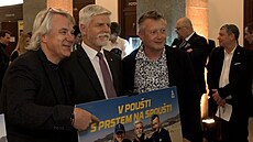 Prezident Petr Pavel zahájil výstavu V pouti s prstem na spouti