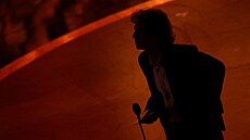 Mick Jagger oznamuje dr�itele Oscara za nejlep�í filmovou píse� roku (2. b�ezna...