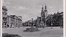 Tak vypadala ka�na na hradeckém Velkém nám�stí p�ed druhou sv�tovou válkou,...
