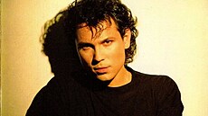 Pavel Vítek na titulní fotce ze singlu a alba V�n� tvý k��e od Roberta Vana...