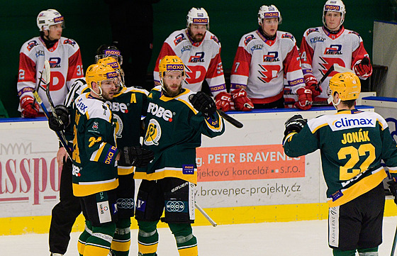 Radost vsetínských hokejist� v utkání s rezervou Pardubic.