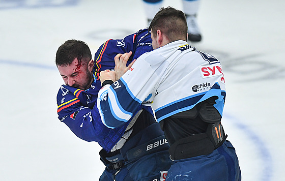 Vlevo Adam Kubík z �eských Bud�jovic, vpravo David Aubrecht z Liberce.