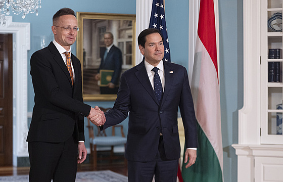 Ma�arský ministr zahrani�í Peter Szijjártó a jeho americký prot�j�ek Marco...