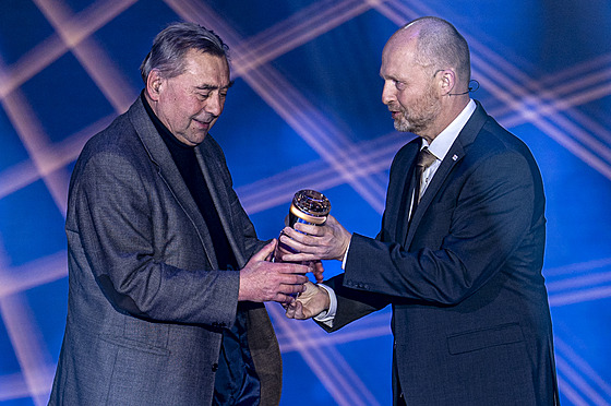 Legendární brn�nský kanonýr Karel Kroupa je uvád�n do Sín� slávy b�hem...