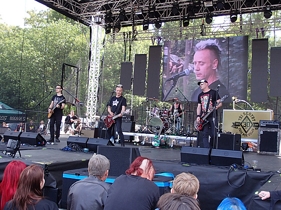 Kapela S.P.S. (Sní�ená pracovní schopnost) na fotografii z kv�tna 2015, kdy ji�...