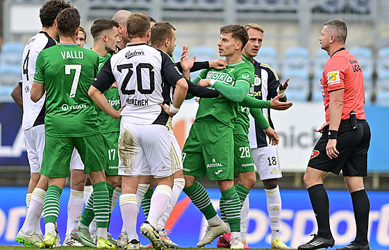 Poty�ka mezi hrá�i Karviné a �eských Bud�jovic.