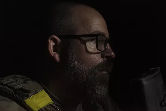 Nate Vance odpo�ívá v bunkru v Te�anivce pár set metr� od ruských linií. (léto...