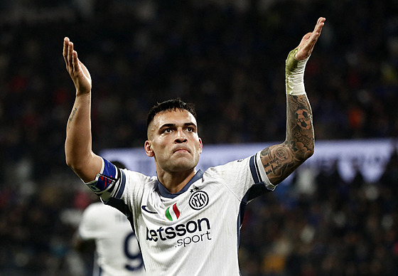Útoník Lautaro Martinez z Interu Milán se raduje ze svého gólu.