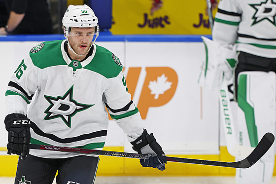 Úto�ník Mikko Rantanen po druhé vým�n� v sezon� NHL u� válí za Dallas.