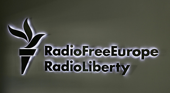 Nápis, logo, �Radio Free Europe Radio Liberty� v nové budov� Rádia Svobodná...