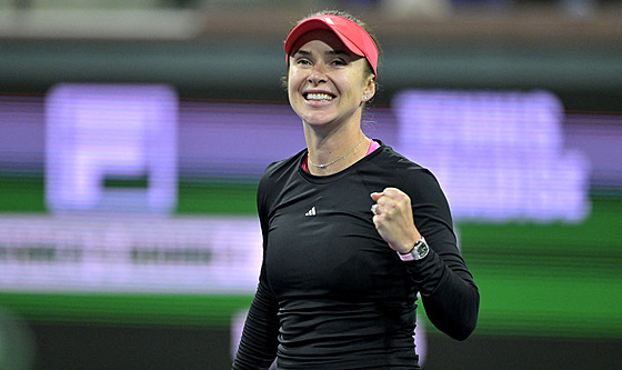 Ukrajinská tenistka Elina Svitolinová se hecuje na turnaji v Indian Wells.
