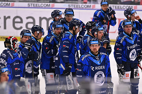 Vítkovi�tí hokejisté vst�ebávají prohru s Karlovými Vary, kterou si...