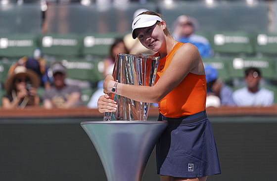 Sedmnáctiletá tenistka Mirra Andrejevová po vítzném finále v Indian Wells.