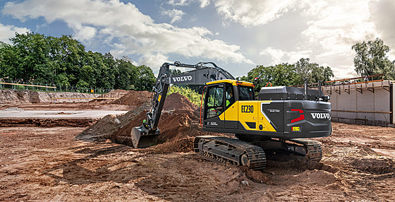 Elektrický bagr Volvo EC230 (12. bezna 2025)