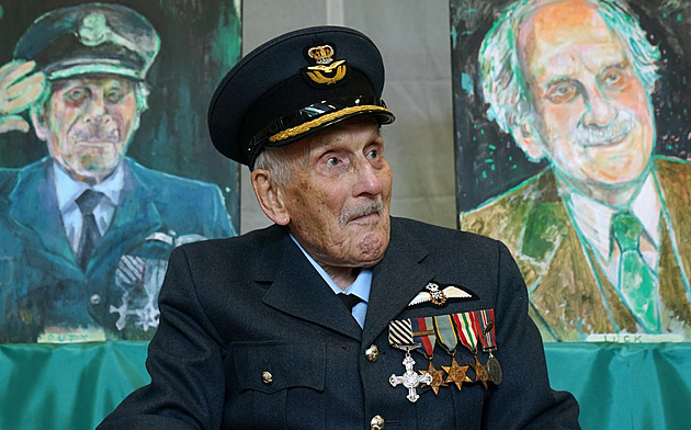 Zemřel poslední pilot RAF z bitvy o Británii, bylo mu 105 let