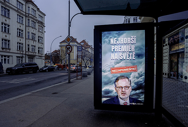 Co musí vydržet demokracie. Má smysl žalovat pomluvu z plakátu hnutí ANO vůči Fialovi?
