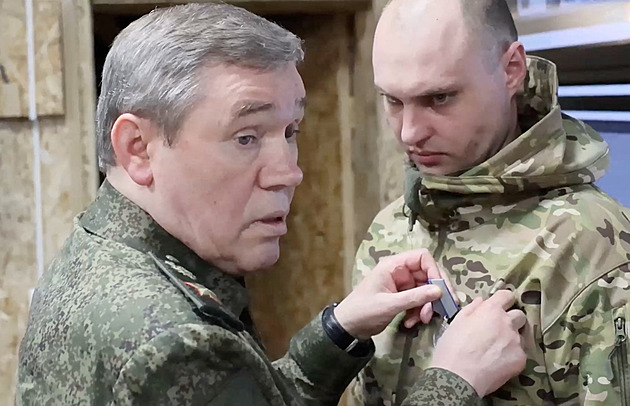 Putin se ukázal u Kursku poprvé od vpádu Ukrajiny. Zajatci jsou teroristé, tvrdí