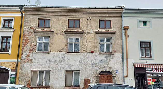 Kromí chce uvalit vyí da na budovy, které hyzdí msto. Patí mezi n i...