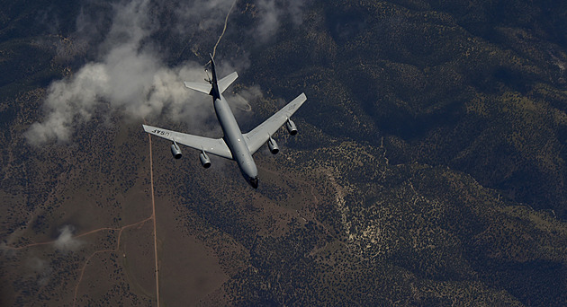 V Iráku se zřítil tankovací letoun USA. Dle armády šlo o incident, nikoliv sestřelení