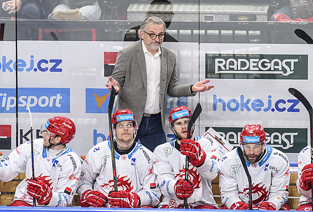 Moták třískal dvířky, na Kacetla stříkalo pivo. A Třinec zažil něco, co nemá ve zvyku