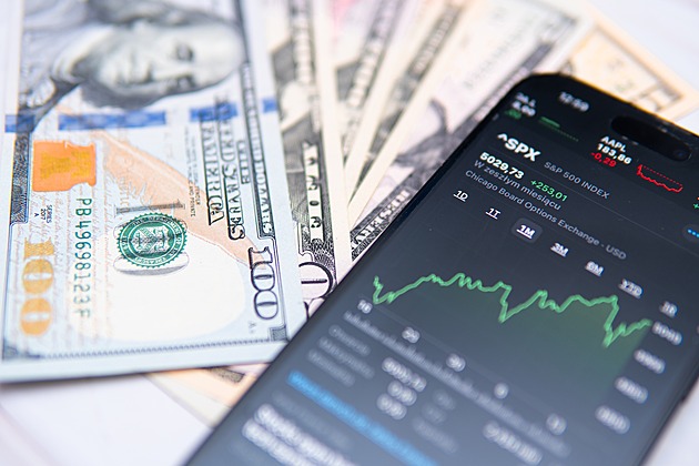 Akciové trhy ožívají. Pomohla výjimka z cel pro mobily a další elektroniku