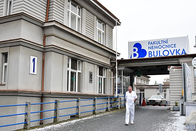 Na Bulovce zapálili ženu při císařském řezu. Má popáleniny třetího stupně