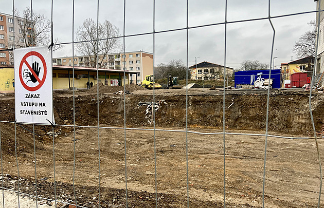 Stavbai museli rekonstruovaný dm v Kadani zbourat. Na jeho míst vyroste...