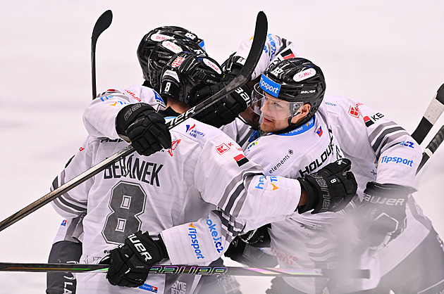 ONLINE: Třinec a Budějovice jdou do trháku, Energie vede ve Vítkovicích