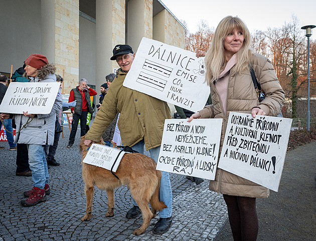 Silnice Českým rájem se vrátila na začátek. Spolky jásají, starostka má obavy