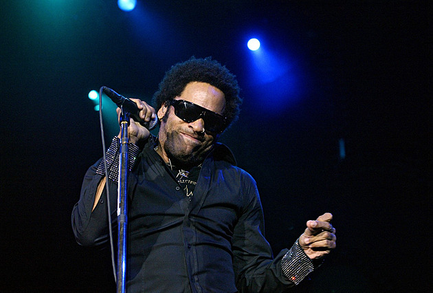 RECENZE: Lenny Kravitz rozpálil O2 arenu sexy pózami a šťavnatou hudbou