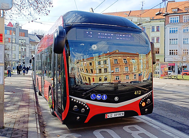 Novinka v eskobudjovické MHD. Pepraví a 115 cestujících, nabízí pln...