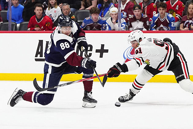 Nečas se trefil proti Chicagu, MacKinnon slavil jubilejní tisící bod
