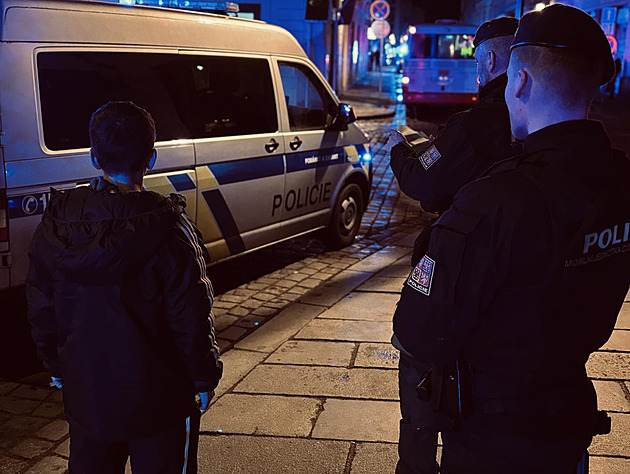 Pobodání před nádražím v Plzni, policie zadržela podezřelého