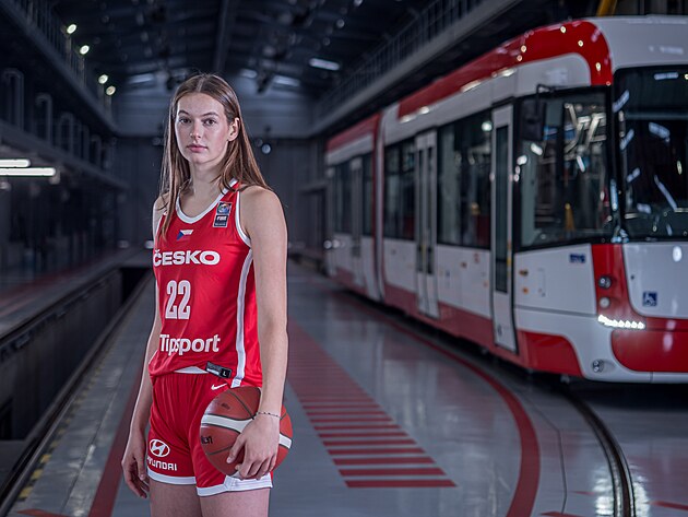 Basketbalistka Emma echov pzuje v rmci kampan To dm! ped mistrovstvm...