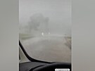 �idi� v Longwoodu na Florid� se ocitl p�ímo uprost�ed tornáda