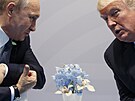 Americký prezident Donald Trump s ruským prezidentem Vladimirem Putinem na...