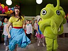 Karolina Neuvirthová alias Karol a maskot René pi natáení