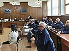 K novmu soudu se na zatku tdne dostavili pouze ti z obalovanch a patnct...