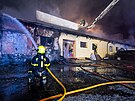 V Ostrav-Pvoze hoela skladovac hala. koda je deset milion.