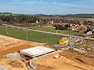 Historická zámecká sýpka v obci Zalu�any ve St�edo�eském kraji stojí na okraji...