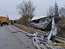 Nehoda dvou kamion� zastavila provoz mezi �ernicemi a �t�novicemi. Jeden z voz�...