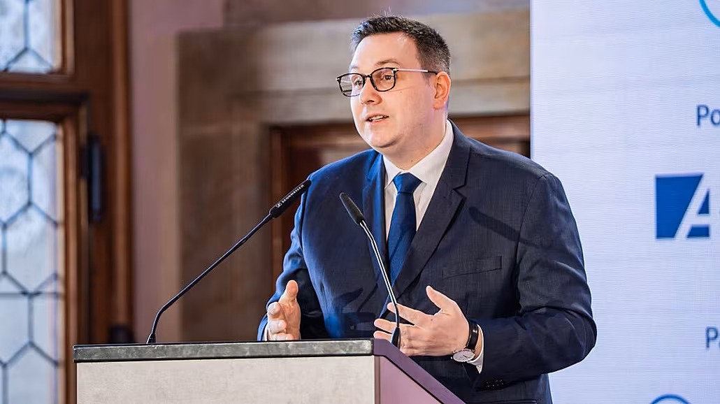 Ministr zahraniních vcí Jan Lipavský na konferenci Nae bezpenost není...