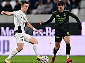 Vlevo je Samuel Dancák z Hradce, vpravo Martin Cedidla z Jablonce.