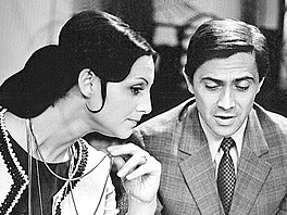 Jana B�ezinová si s Petrem Kostkou zahrála v dramatu Podivín (1973).