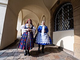 Poslankyn v tradiním kroji pi slavnostním zahájení Dne lidových kroj a...