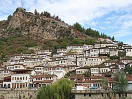 Berat (Albánie) Pohled na malebné centrum Beratu dokonale zhmot�uje p�edstavu...