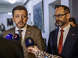 éf STAN Vít Rakuan a europoslanec Jan Farský ped jednáním stran o obran