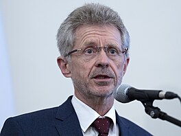 P�edseda Senátu Milo� Vystr�il po sch�zce ústavních �initel� na Pra�ském hrad�