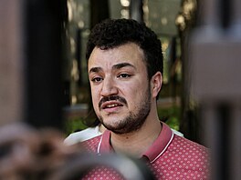 Mahmúd Chalíl mluví na Kolumbijské univerzit v New Yorku s médii. (1. ervna...