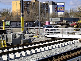 Nová nádra�ní budova u vlakové stanice v Brn�-Králov� Poli se u� rýsuje (b�ezen...